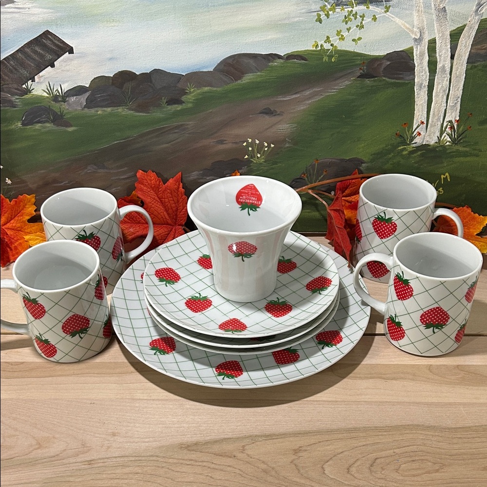 Vintage Strawberry Trellis by Gordon desing 1982  Dinnerware Set